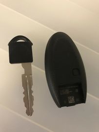 ซื้อ พื้นผิวเรียบลื่นน้ำหนักเบา Nissan Smart Key รหัส FCC KR5S180144106 433MHZ 3 ปุ่ม online manufacture